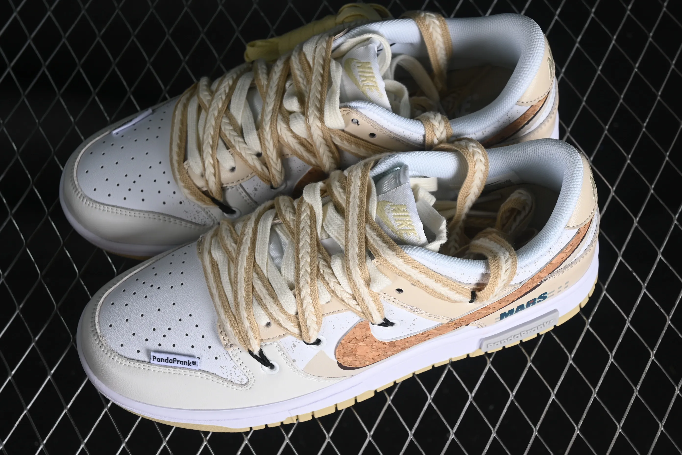 All Categories Nk SB Dunk Series Nk SB Dunk Low Low-top Sneakers Nk Dunk Low Panda Prank Space Exploration-Interstellar Exploration Mocha SB Strap Low-top Casual Sneakers DV0833-100